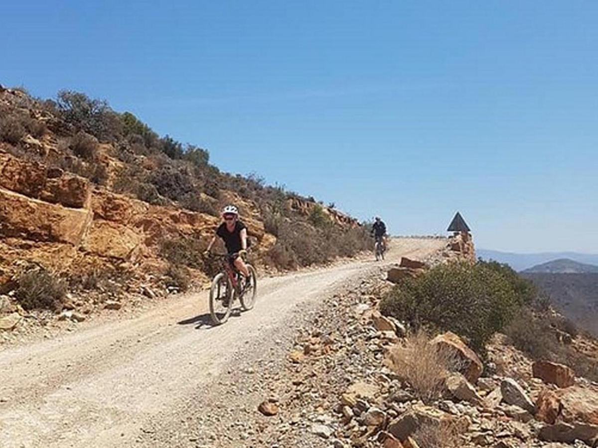 BuffelskloofRed Mountain Ridge Karoo Oasis And Guest Farmアパートメント エクステリア 写真